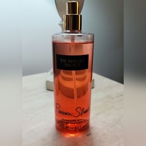 Victoria Secret Body Spray - Passion Struck
